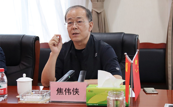 四川省委省政府決策咨詢委員會、西財(cái)智庫領(lǐng)導(dǎo)專家蒞臨四川棉麻集團(tuán)指導(dǎo)工作