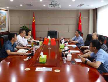 鄧華會見四川大學(xué)教授葉光斗、巨石集團(tuán)成都有限公司執(zhí)行董事、總經(jīng)理陳杰等一行