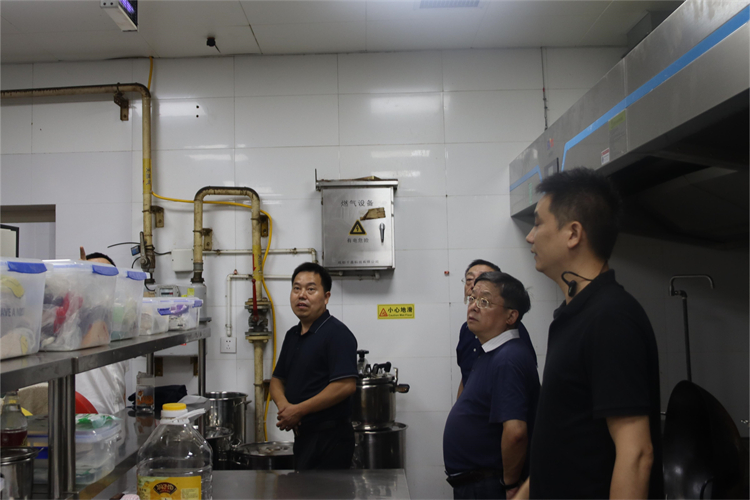 省供銷社黨組成員、理事會副主任向偉益帶隊檢查指導(dǎo)棉麻集團安全生產(chǎn)工作